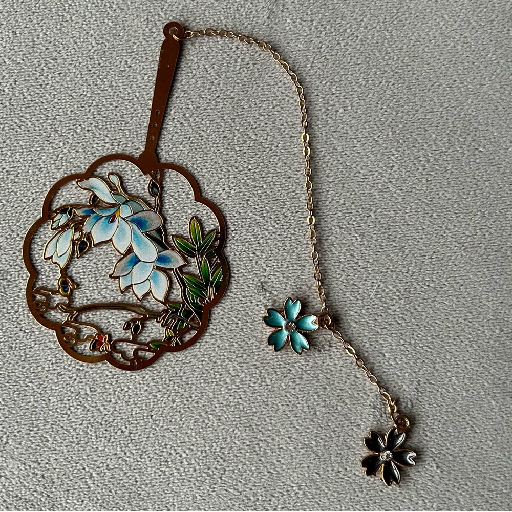 Floral Bookmark ~ Gold Tone Metal ~ Floral Charms ~ Brand New!